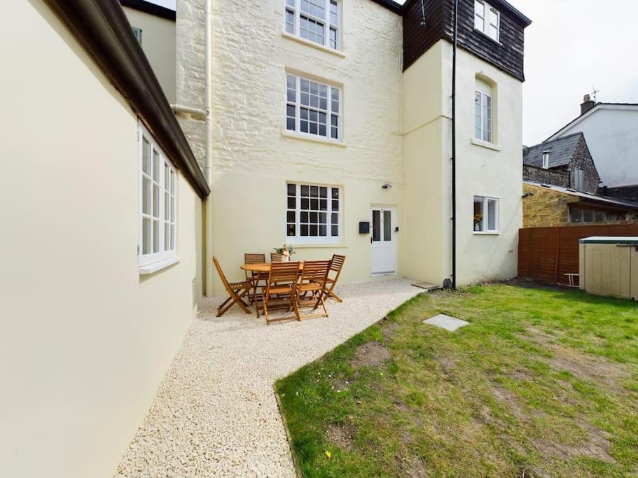 Little Gem In The Forest Of Dean! Hot Tub, Private Garden, Dog Friendly, Smart Tvs And Beautiful Historic Village Location! *