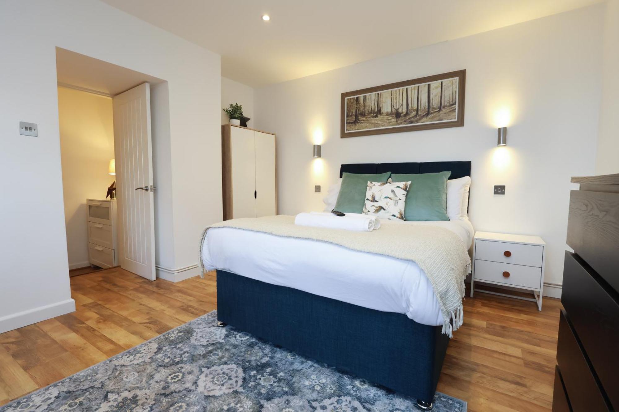 Apartment Little Gem In The Forest Of Dean! Hot Tub, Private Garden, Dog Friendly, Smart Tvs And Beautiful Historic Village Location! *